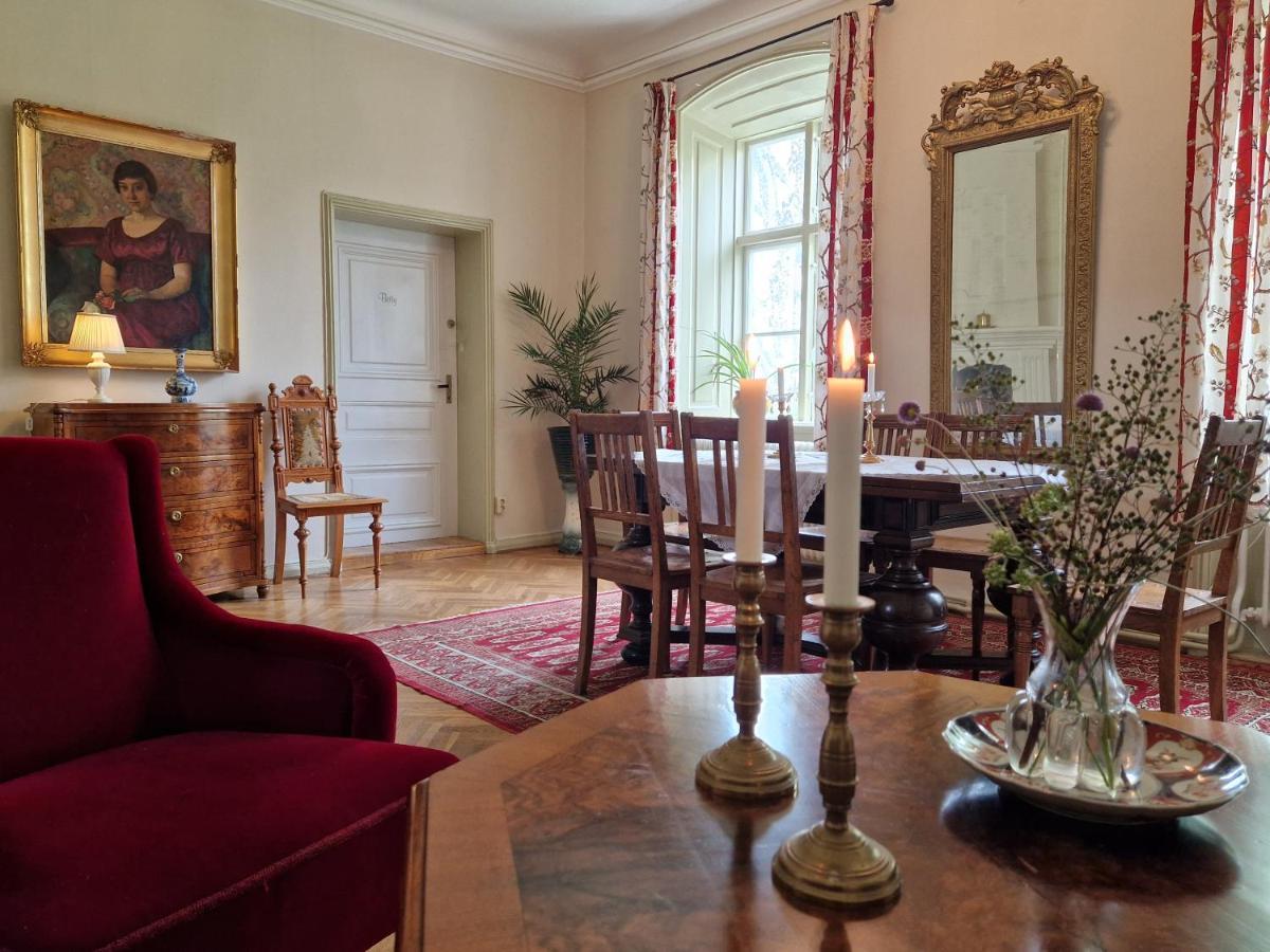 Гостьовий будинок Naeaes Slott Floda  Екстер'єр фото