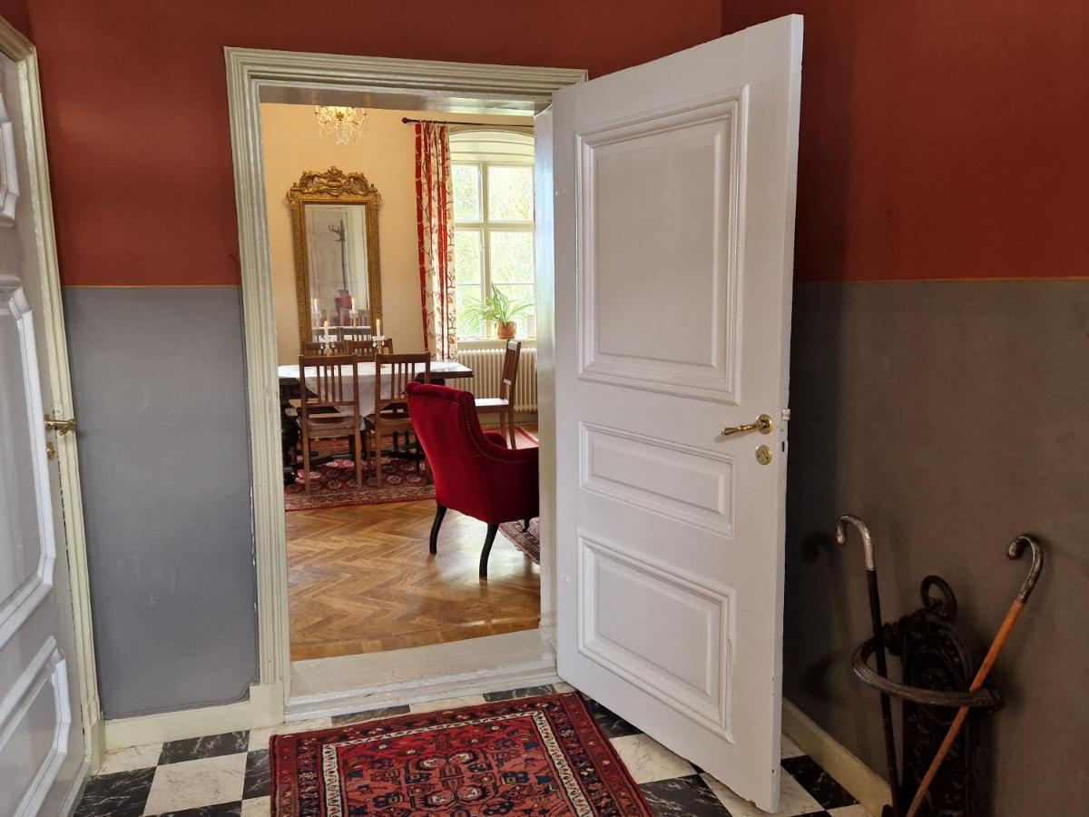 Гостьовий будинок Naeaes Slott Floda  Екстер'єр фото