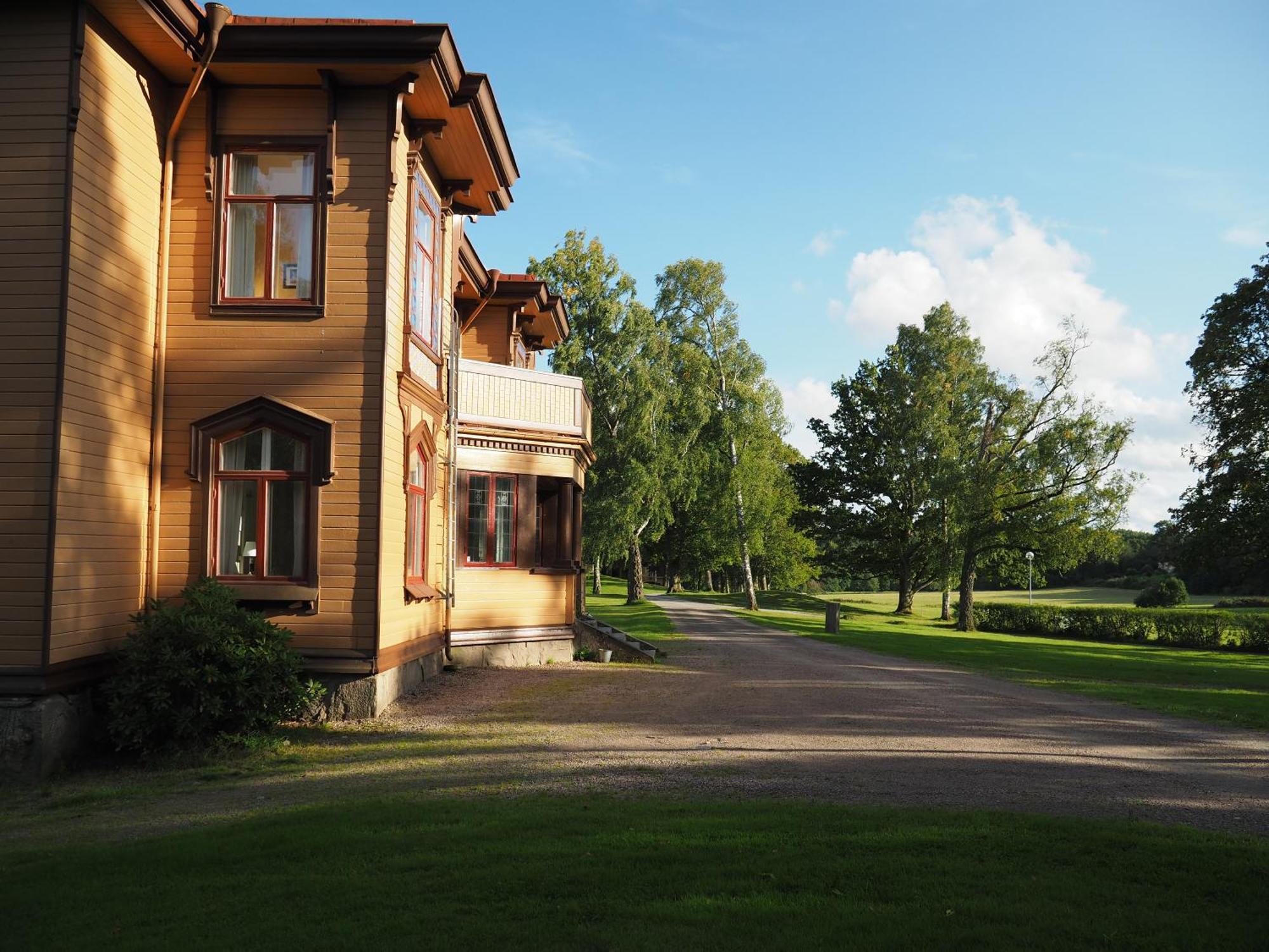 Гостьовий будинок Naeaes Slott Floda  Екстер'єр фото