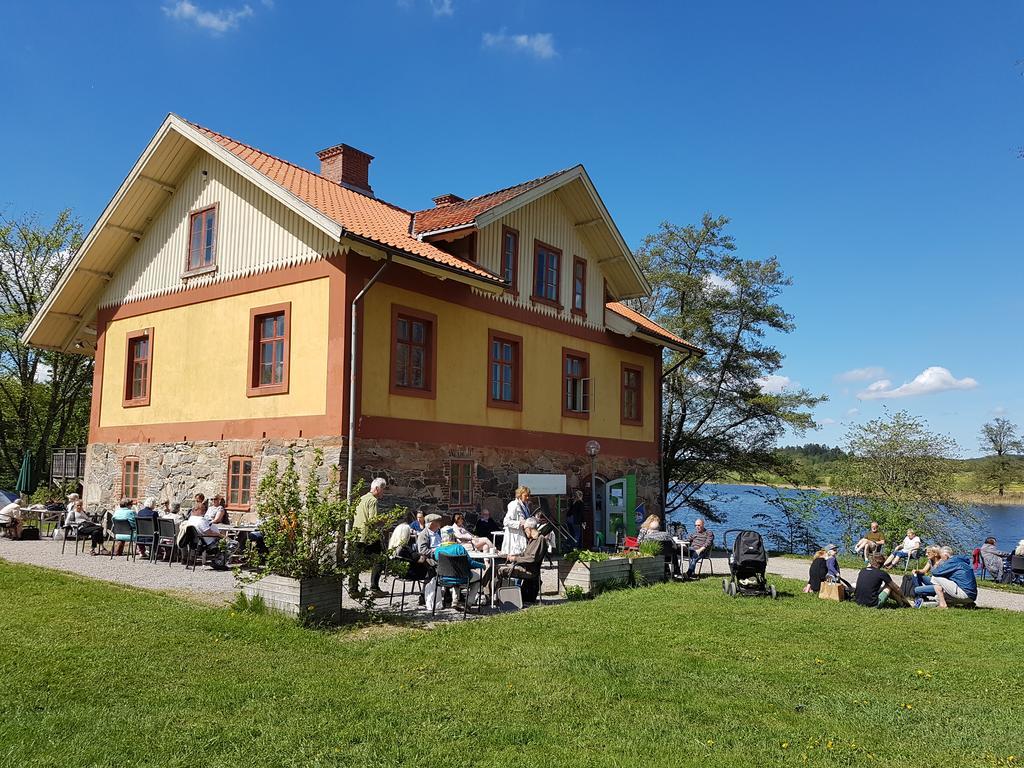 Гостьовий будинок Naeaes Slott Floda  Екстер'єр фото